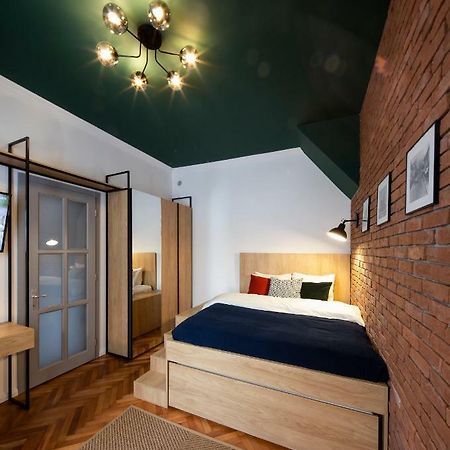 Old Town Courtyard Apartment With Private Parking Kluż-Napoka Zewnętrze zdjęcie