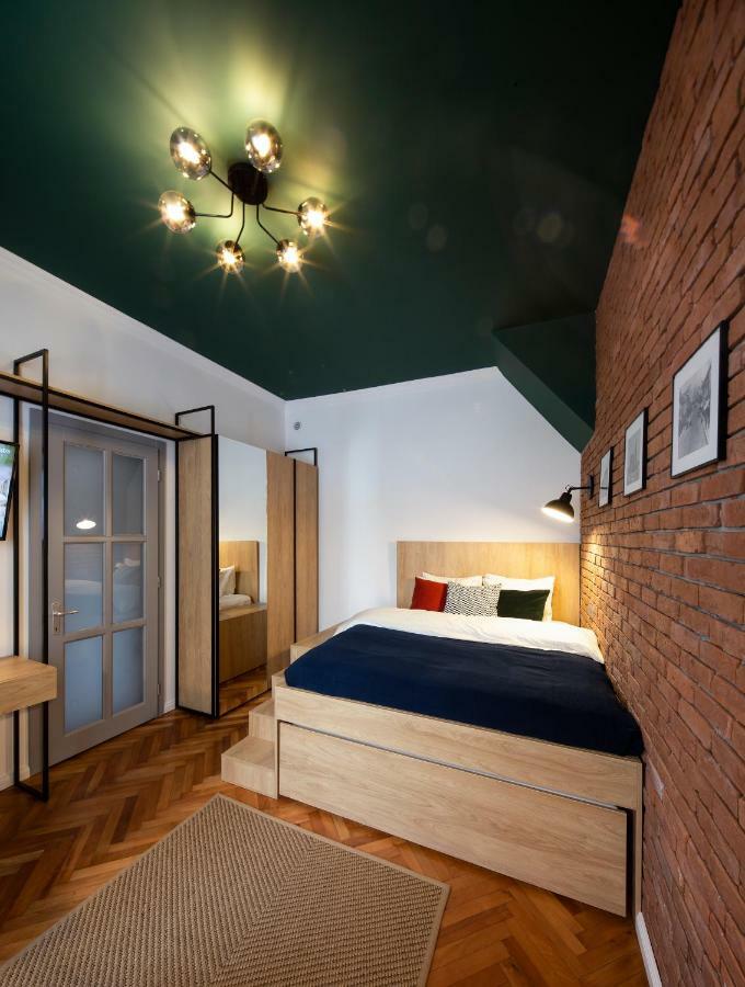 Old Town Courtyard Apartment With Private Parking Kluż-Napoka Zewnętrze zdjęcie
