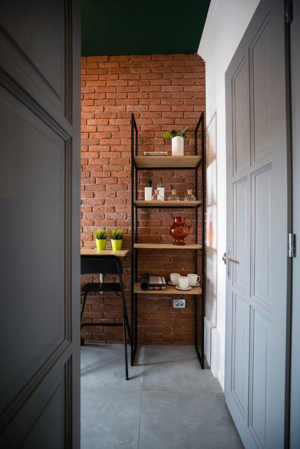 Old Town Courtyard Apartment With Private Parking Kluż-Napoka Zewnętrze zdjęcie